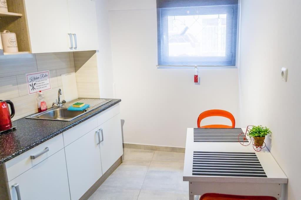 Apartamento 2 Bedrooms Close To Metro Dafni In